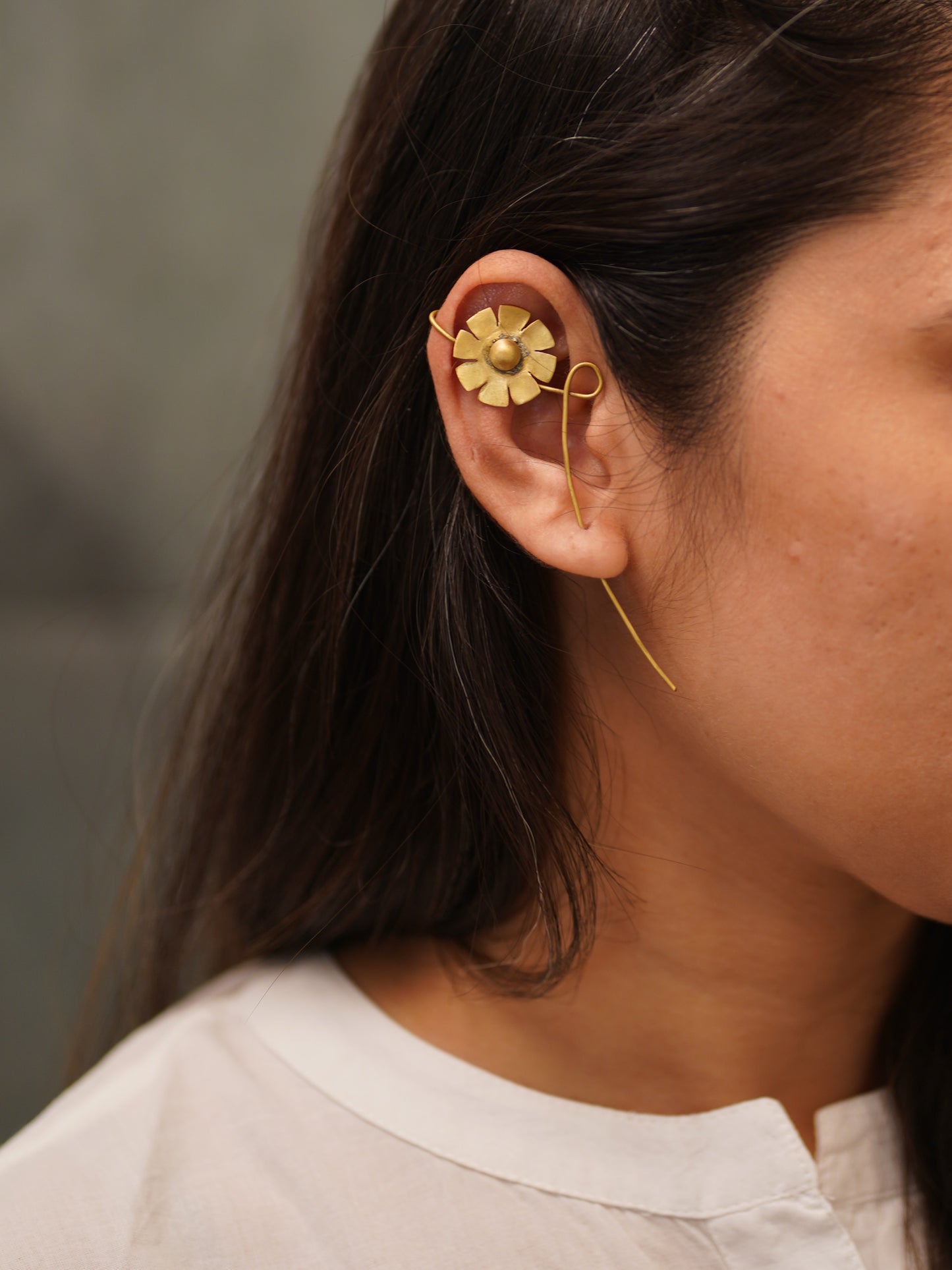 Single side flower earcuff
